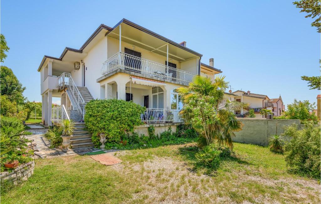 Beautiful Apartment In Umag With Wifi, Umag