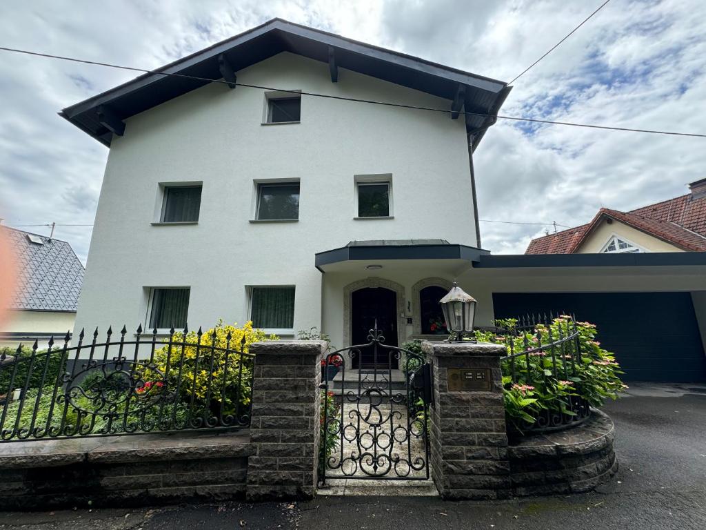 Helle Wohnung in grüner Lage - Nähe Linz Zentrum, Linec