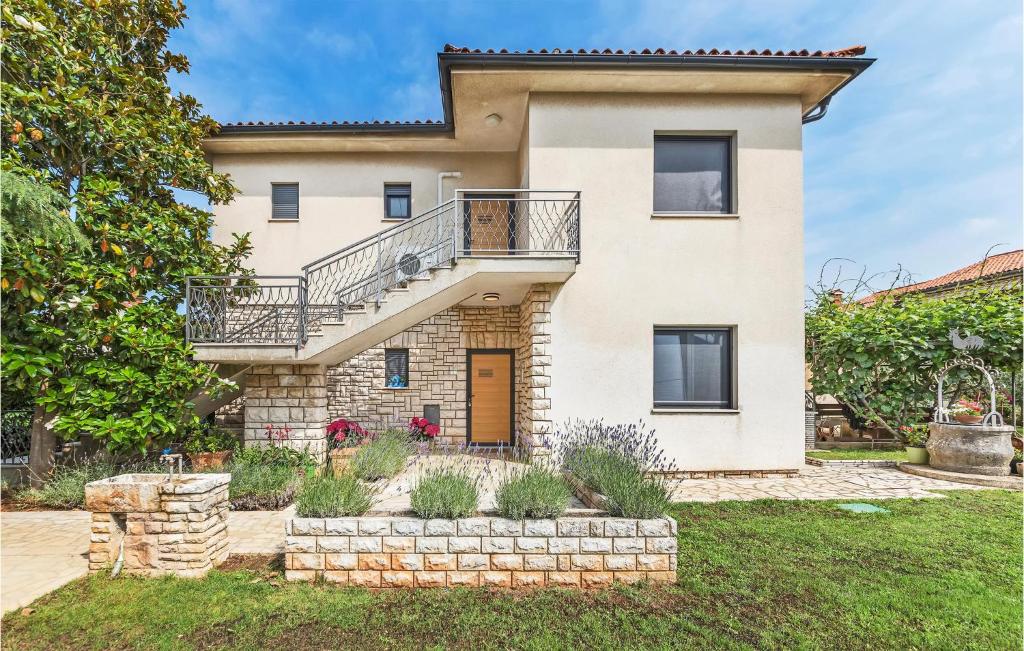 Lovely Apartment In Fazana With Wifi, Fažana