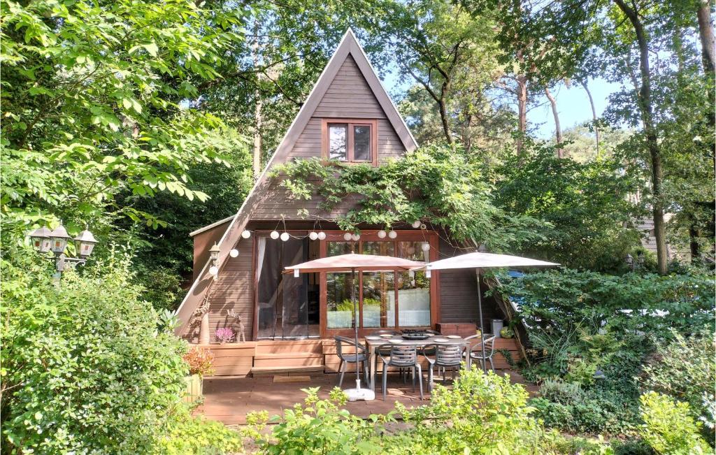 Awesome Home In Rekem-Lanaken With Wifi, Bovenwezet