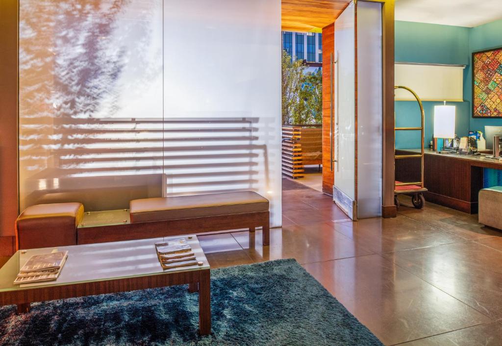 Lobby, Sirtaj Hotel in Los Angeles (CA)