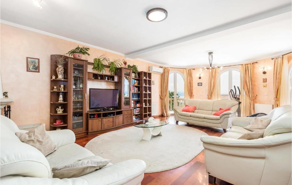Nice Home In Opric With Wifi 전경