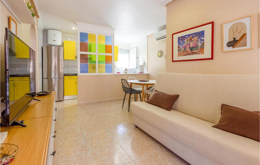 2 Bedroom Lovely Apartment In Torrevieja - 3