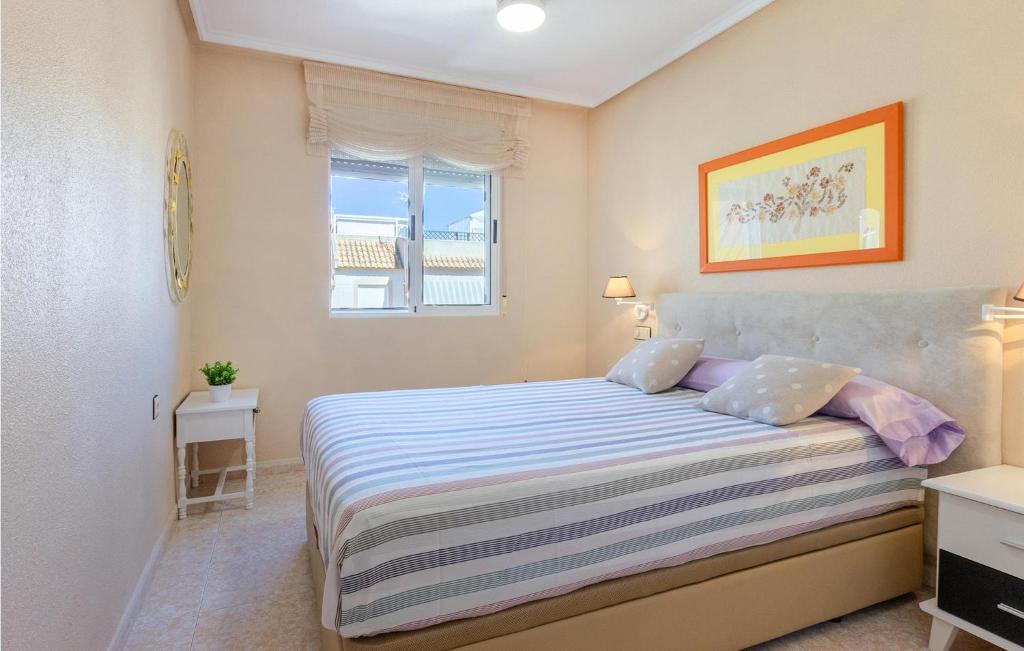 2 Bedroom Lovely Apartment In Torrevieja - 4