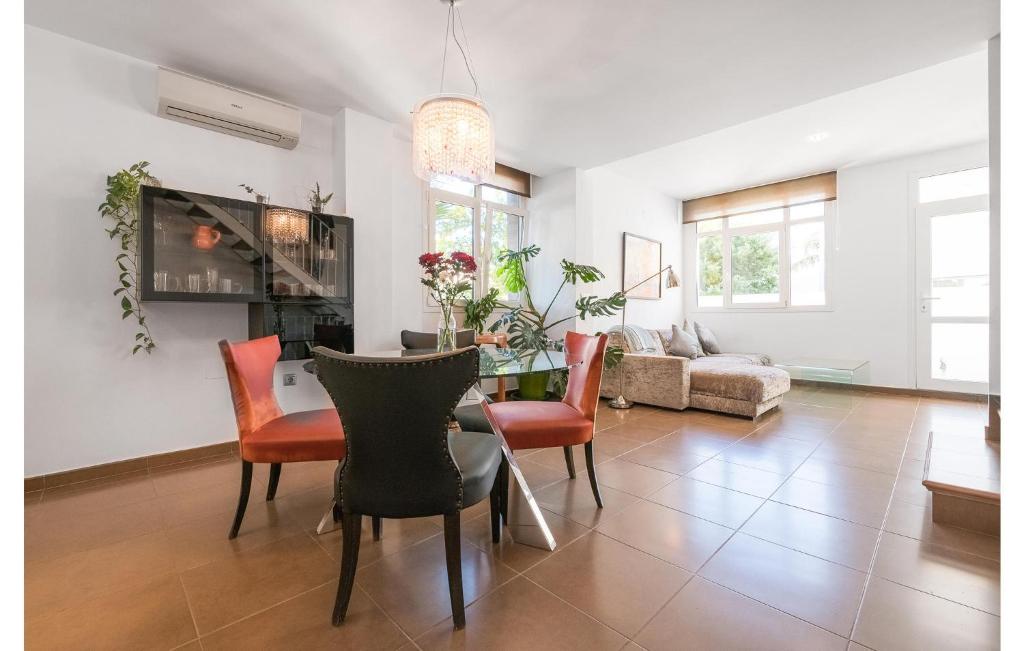Gorgeous Home In Conil De La Frontera - 4