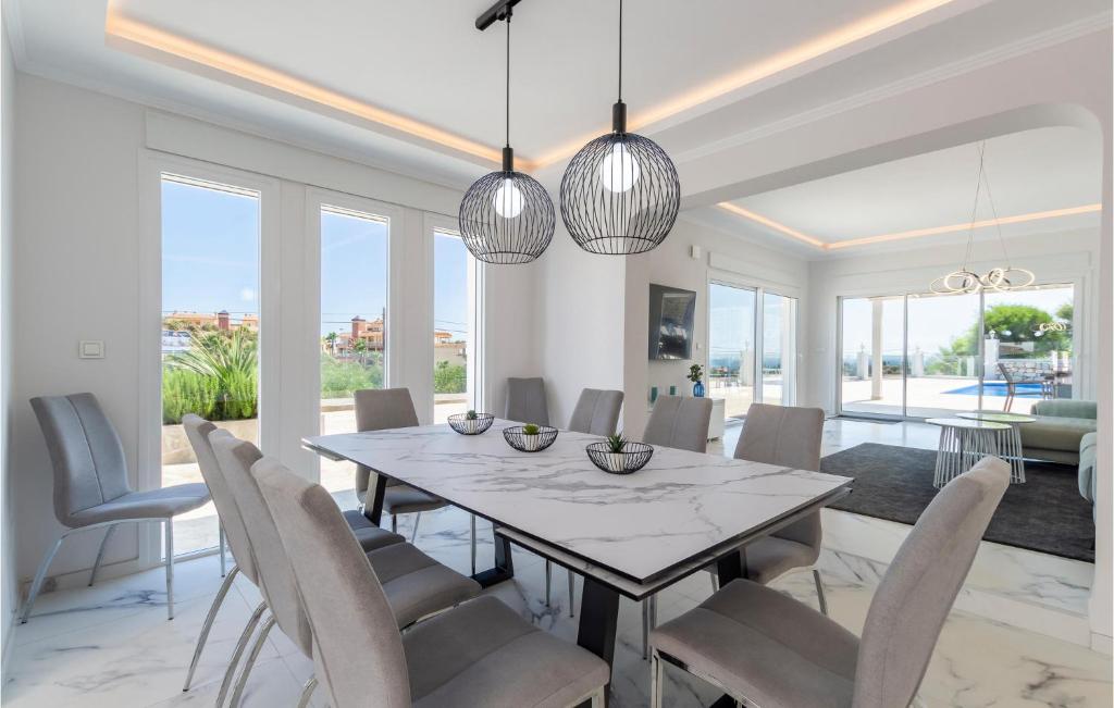 Beautiful Home In Las Lagunas De Mijas - 4