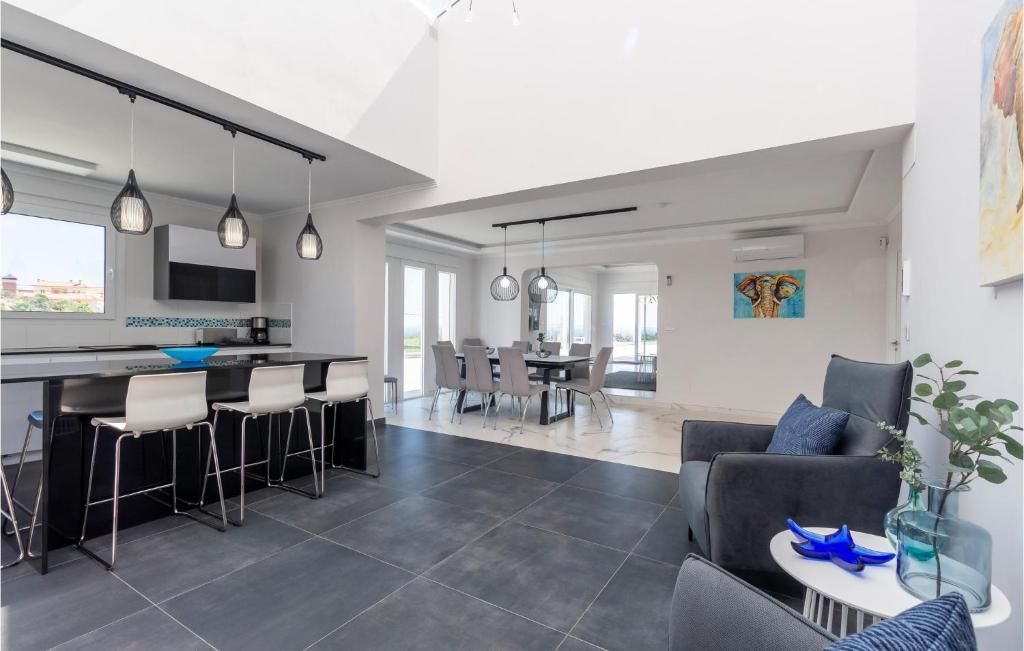 Beautiful Home In Las Lagunas De Mijas - 5