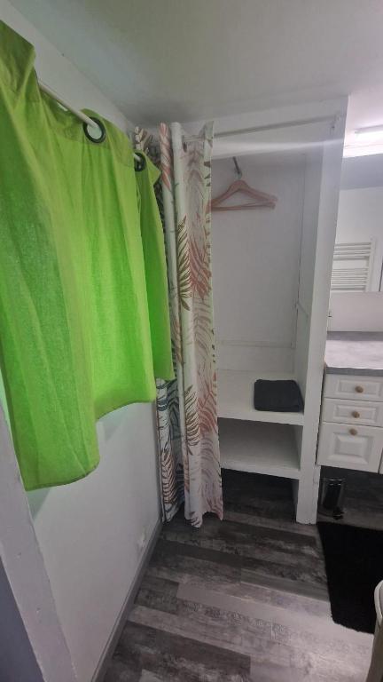 Studio Marmotte, quartier marais, terrasse en rez de jardin, matelas confort - 5