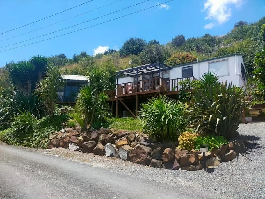 Waterfront weekend stay with sleep out, hotel in Pahi