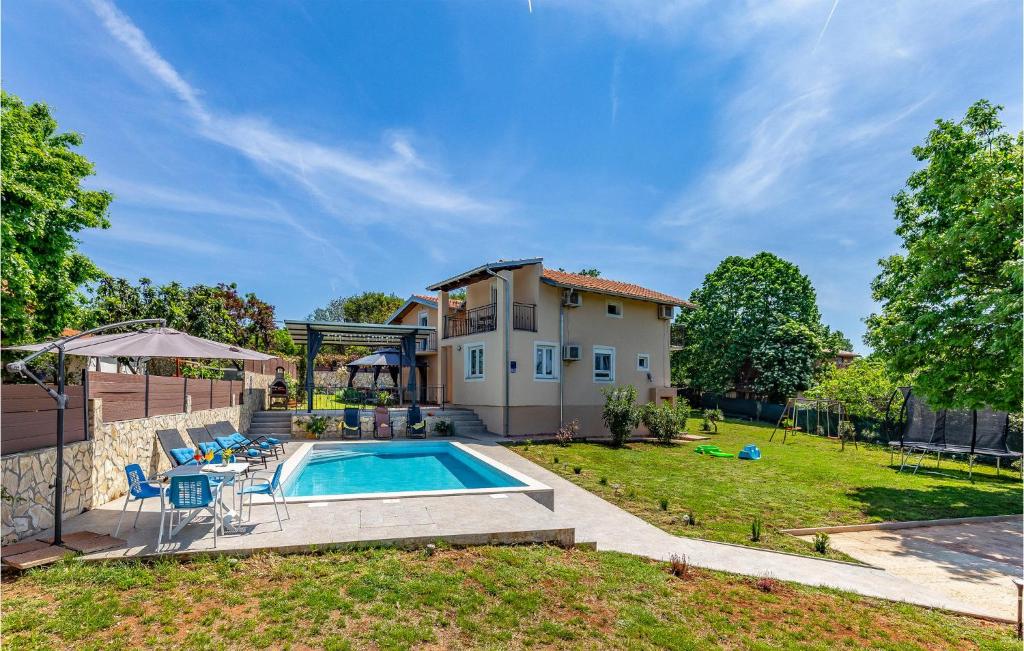 Amazing House With Pool, Medulin