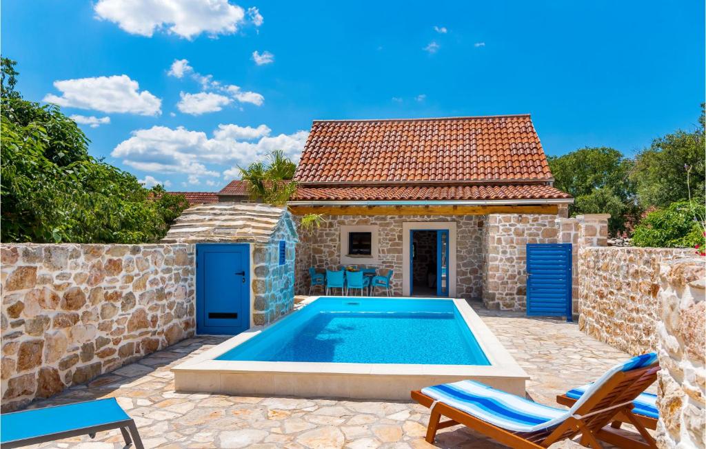 Nice Home In Drnis With Wifi, Drniš