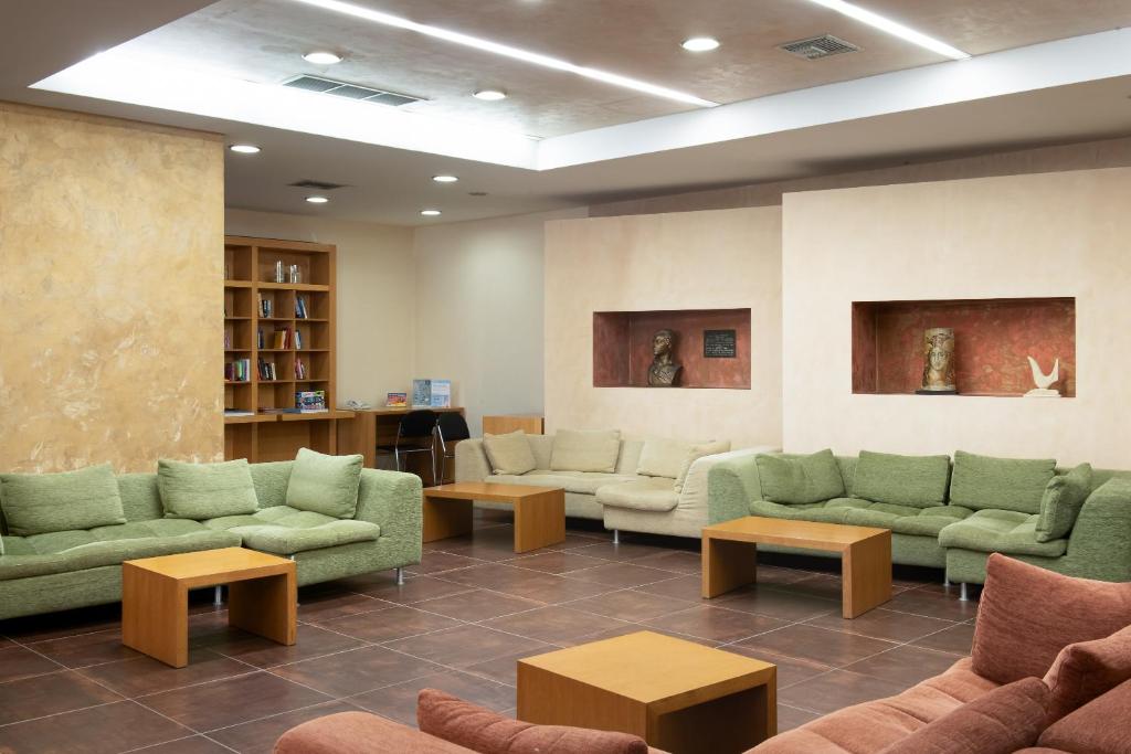Mediterranee — Hotel building in Lassi, Ionian Islands