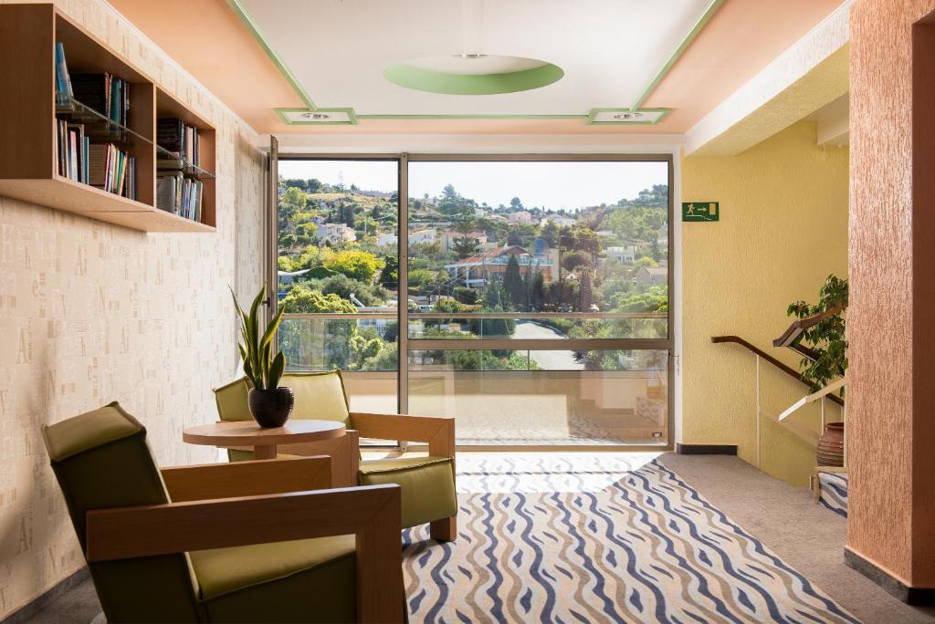 Mediterranee — Hotel building in Lassi, Ionian Islands