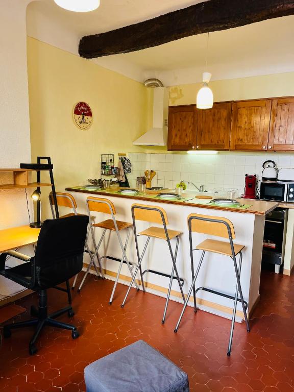 Chez Florence - Appartement T2 d au cœur du centre ville historique - Proche Cardeurs et Mairie - 2