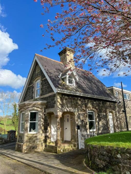 Luxury Large Group Accommodation with Hot Tub, Boardmills