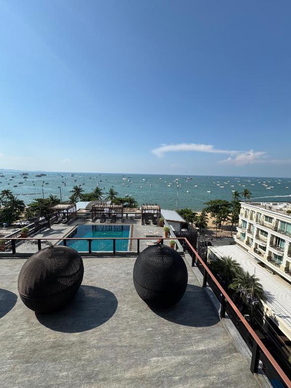 Swimming pool, Hermann Hotel Pattaya in Pattaya