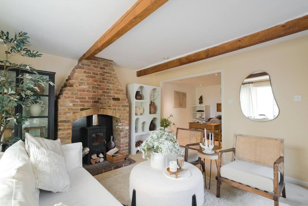 Adorable 2 Bedroom Guest House, Hawkhurst - pet-friendly stay