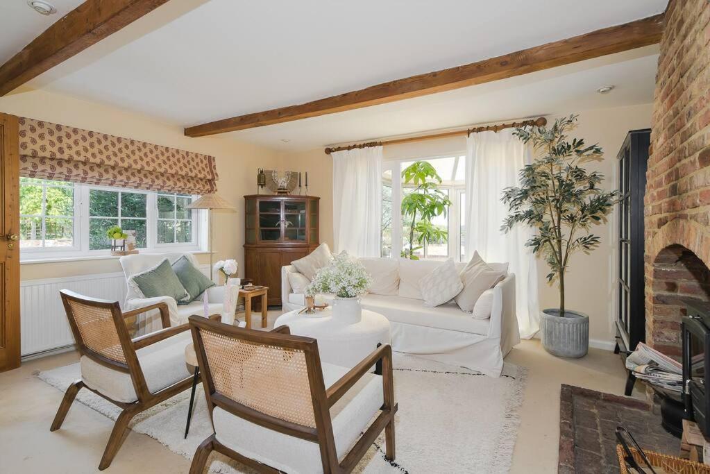 Adorable 2 Bedroom Guest House, Hawkhurst photo 3