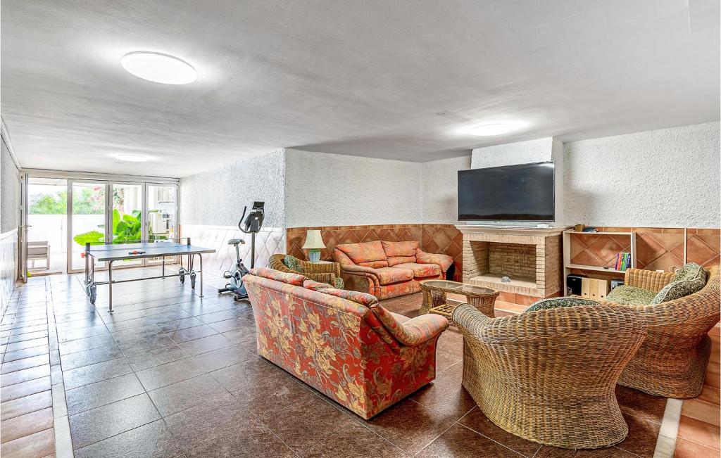Gorgeous Home In La Herradura - 5
