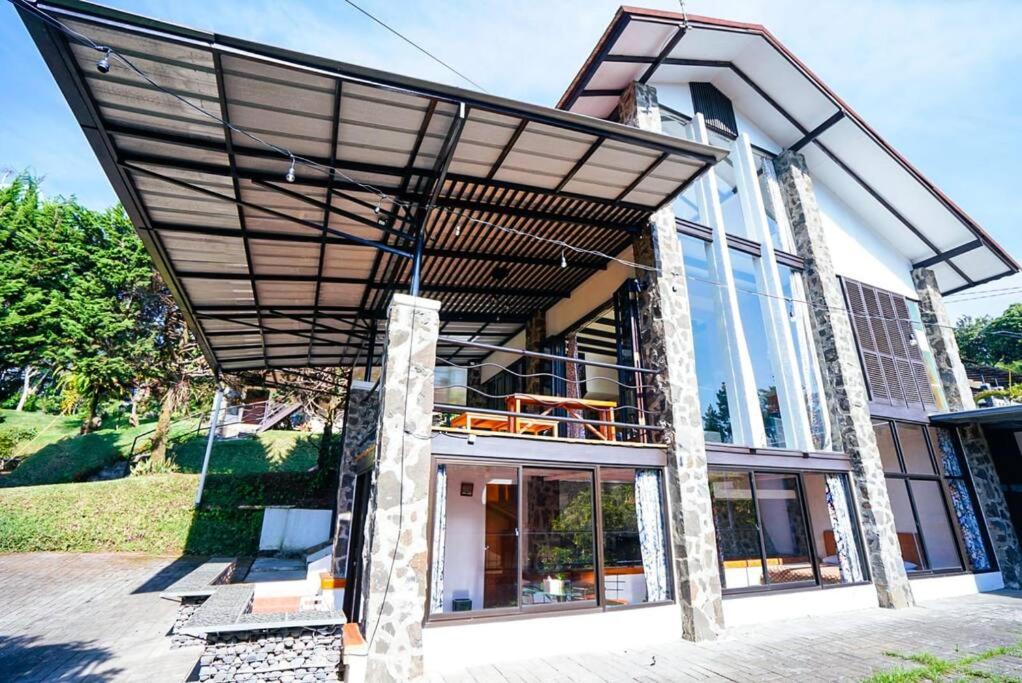 The Haven by Vila Istana Bunga