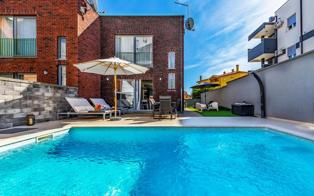 Istriensonne 0763 - Villa Sky mit Pool, Ližnjan