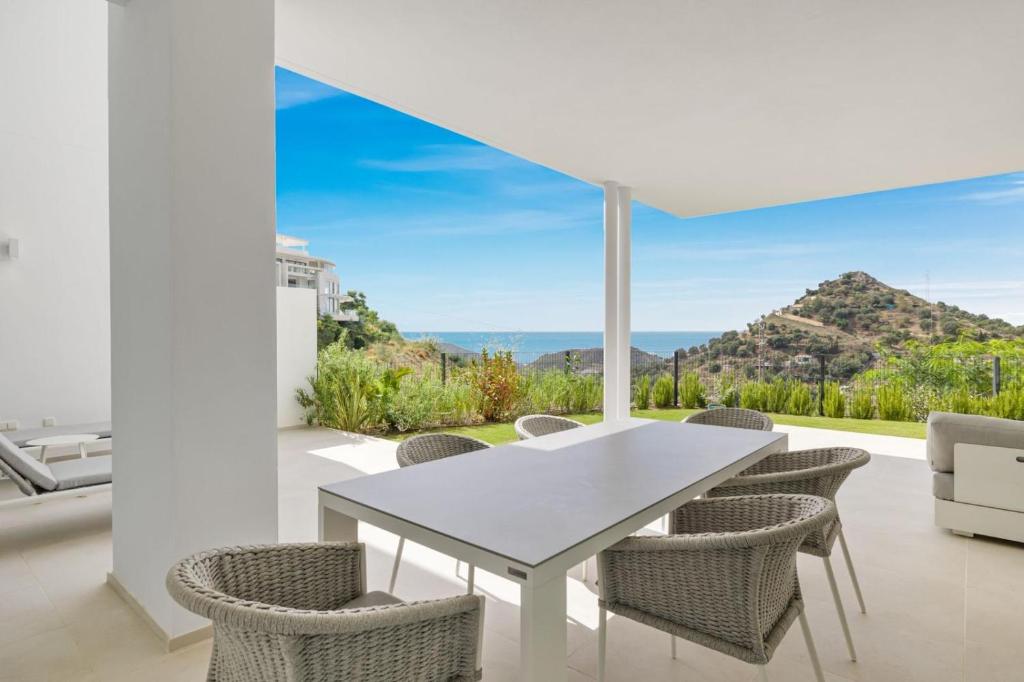 Hillside flat with pool by Costarentals - Ref M49 - 4