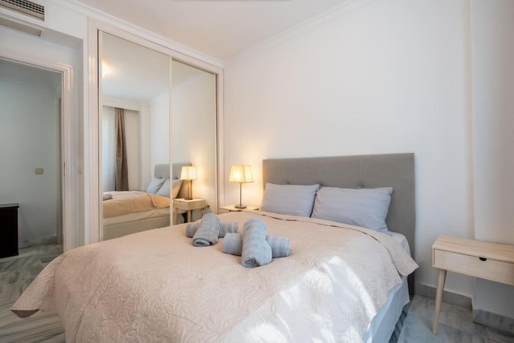 Luxury 3BR Puerto Banus, Pool, Garden, Walk to Marina & Beach - 5