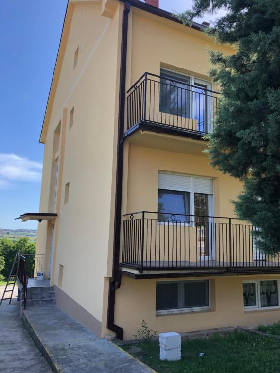 Apartment with beautiful view of Avala Mountain 3 rooms for 6 guests max SRB, DE, EN - 1