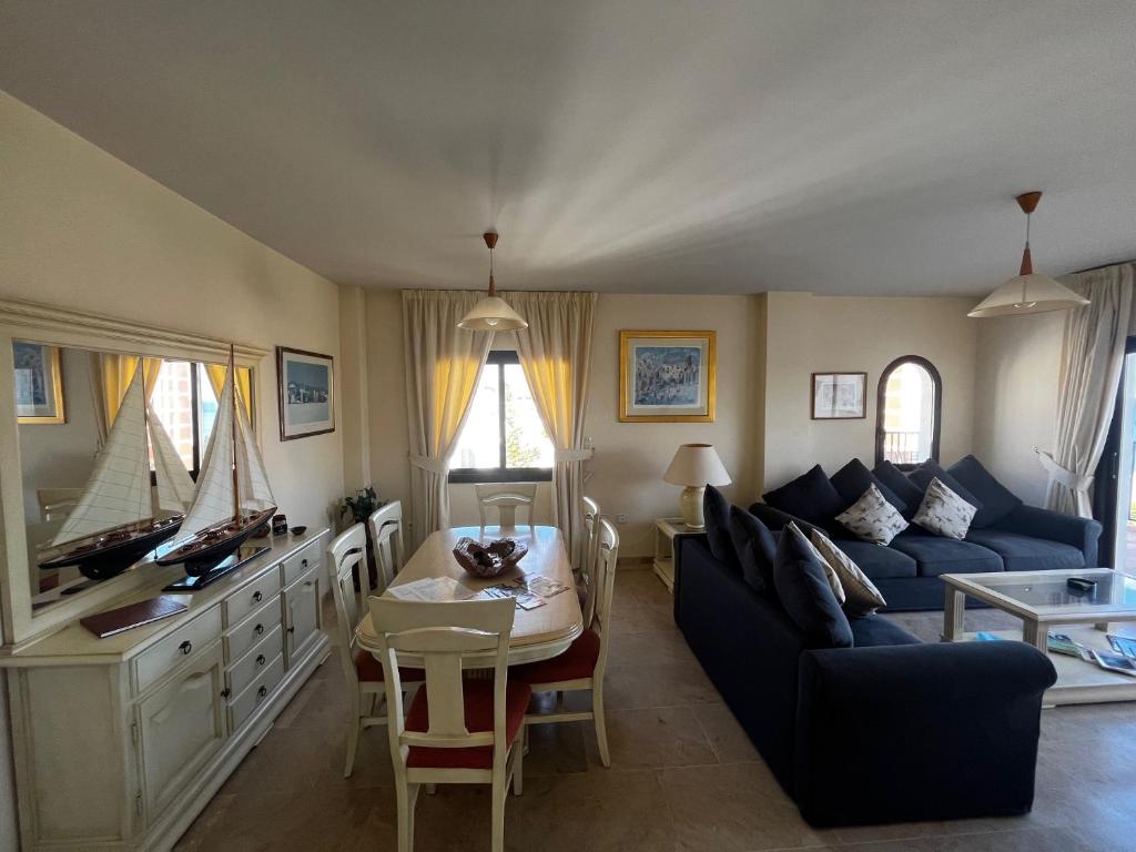 3 Bed Beachfront Penthouse 854 with great views - 2