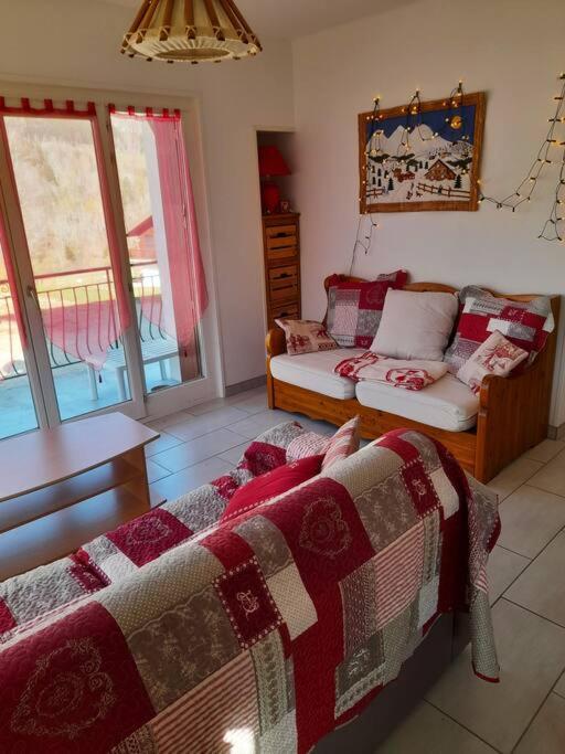 Appart 4 chambres - Centre Lélex, Lélex