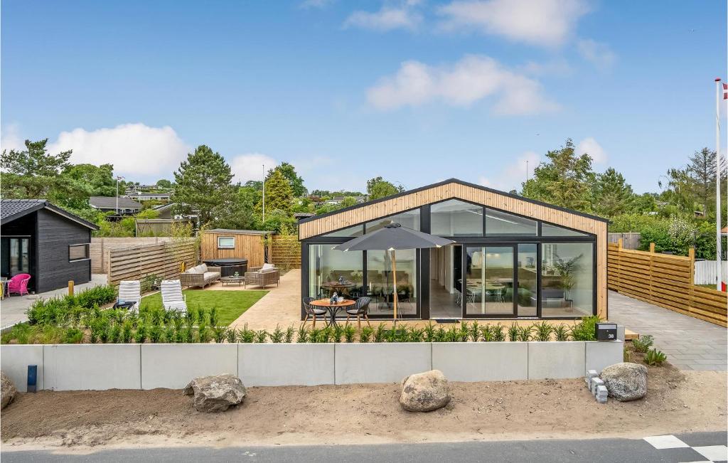 Nice Home In Rønde With House Sea View, Rønde
