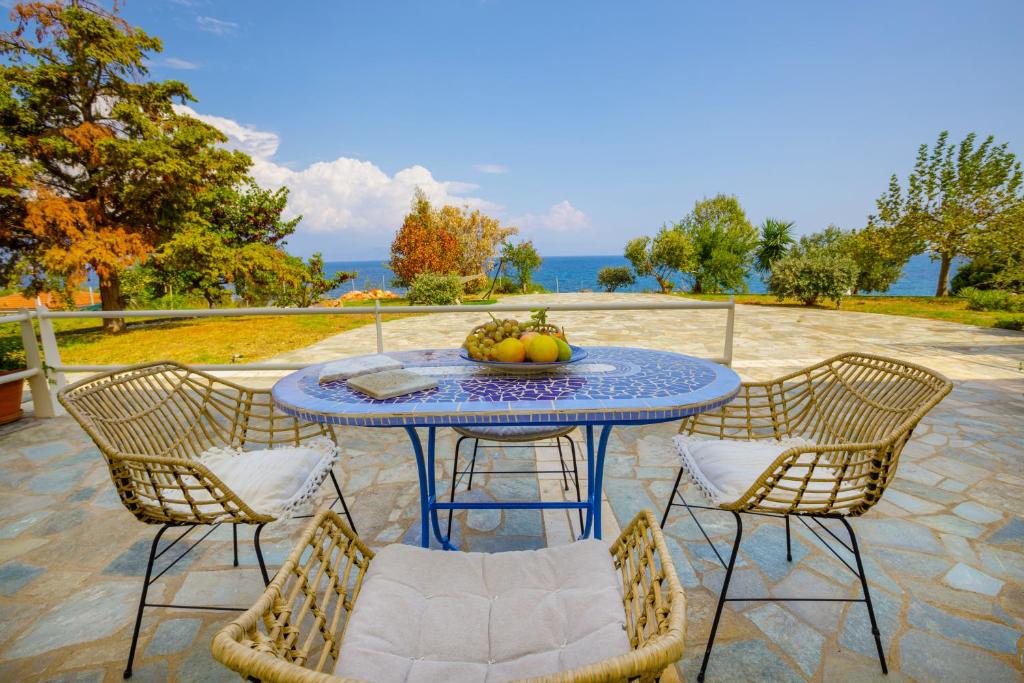 Elpida's Sea View Apartment, Petalidhion