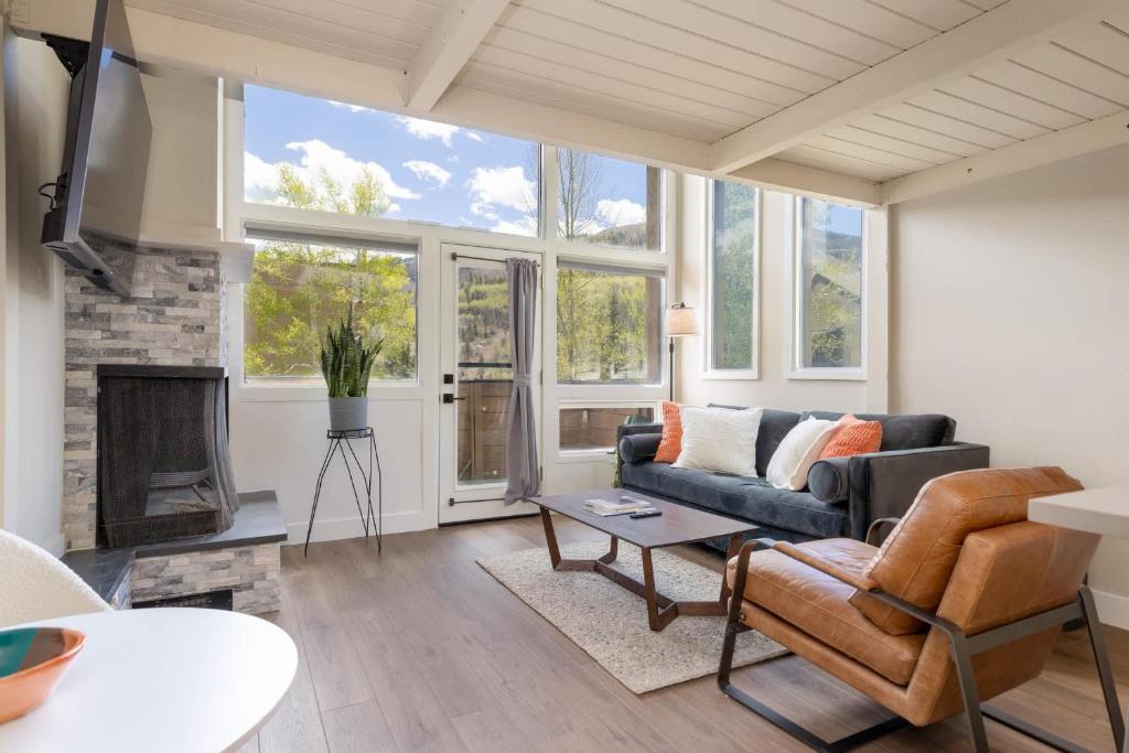 Modern Condo with Vail Mountain Views, Vail