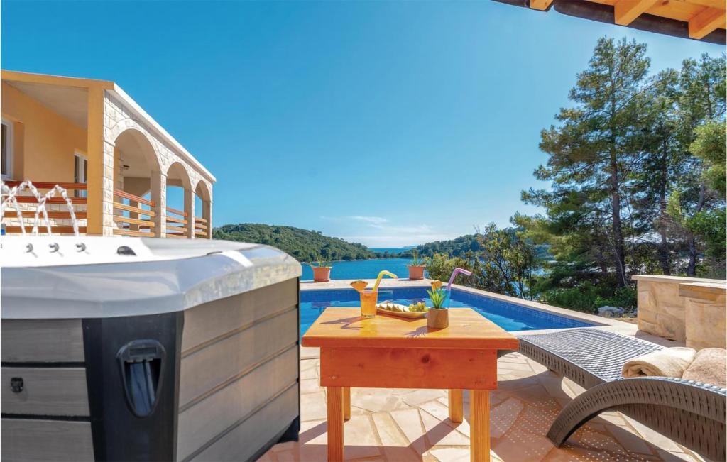 Gorgeous Apartment In Karbuni With Wifi, Prizba