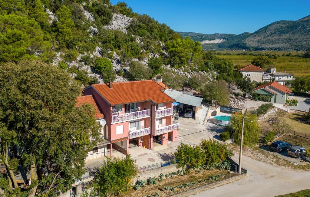 Nice Apartment In Stasevica With Wifi, Staševica