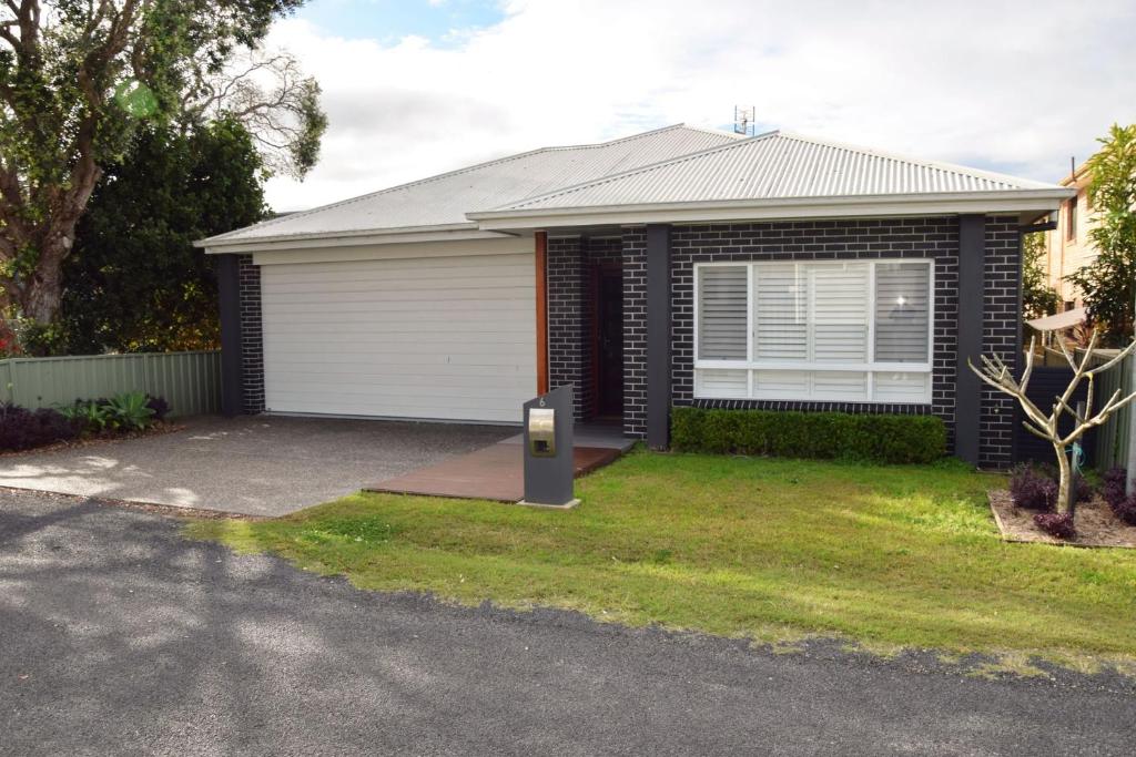 Footprints At The Rocks, South West Rocks