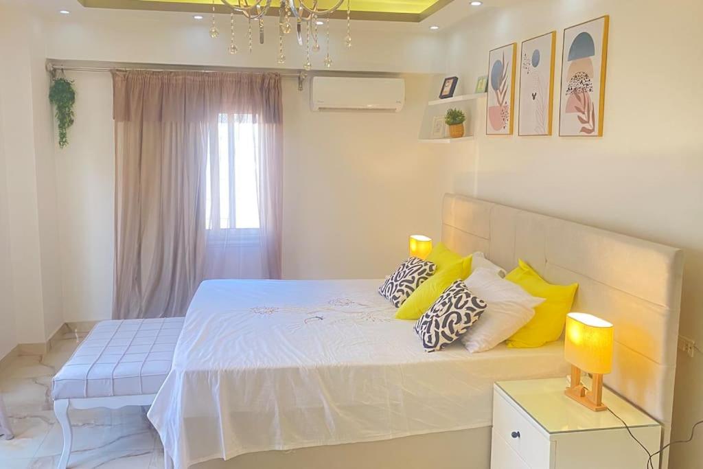 Modern 3BD in the middle of fifth settlement for families only, Káhira