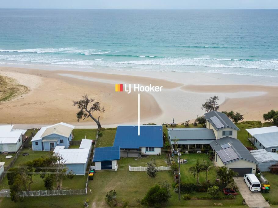 Driftaway - Absolute Beachfront - LJHooker Yamba, Brooms Head