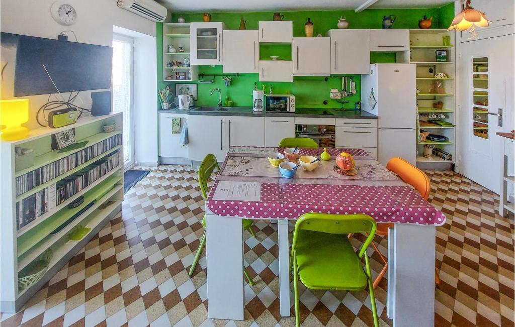 Awesome Apartment In Saint-Étienne With Wifi - 4