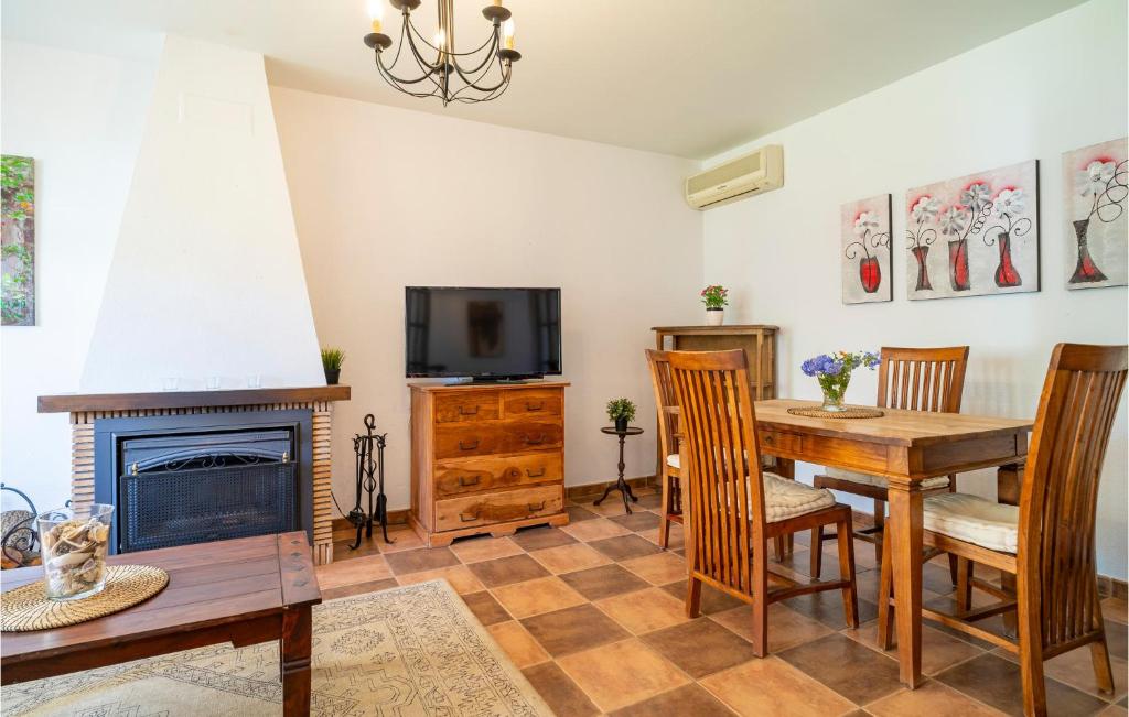 Awesome Home In Chiclana De La Fronter - 4