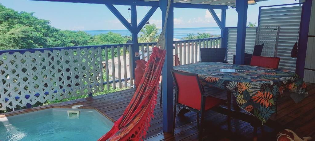 Le Colibri, belle vue mer, accés direct à la plage, SPA privatif, Bouillante