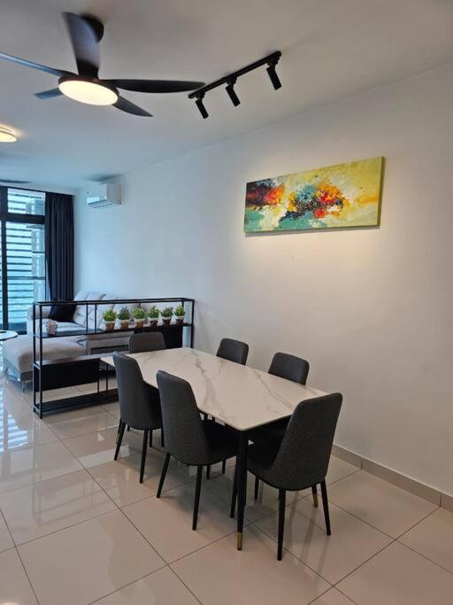 Green Haven Unique Relaxing Home & Netflix, Masai