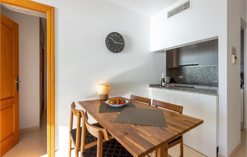 Cozy Apartment In Torrevieja - 4