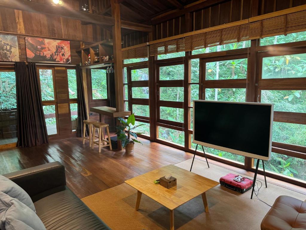 Shared lounge/TV area