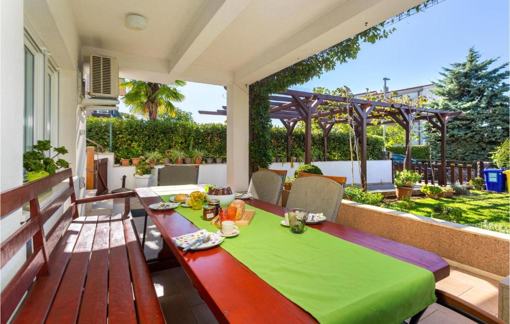 Lovely Apartment In Malinska With Wifi, Malinska