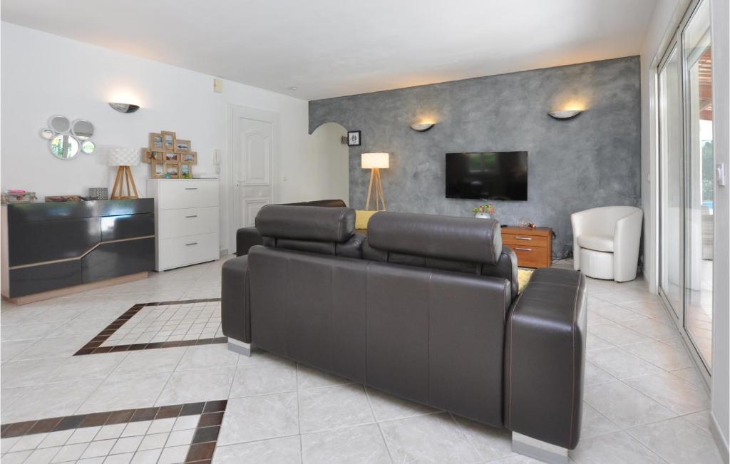 Gorgeous Home In Saint-Cézaire-Sur-Siag - 4
