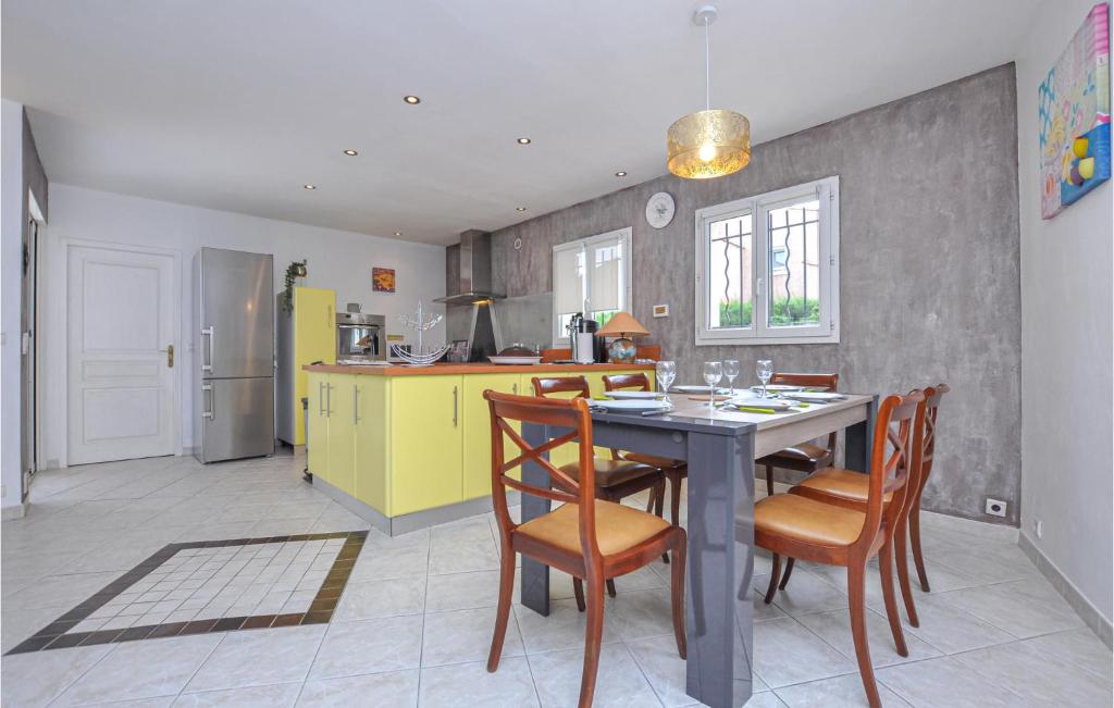 Gorgeous Home In Saint-Cézaire-Sur-Siag - 5