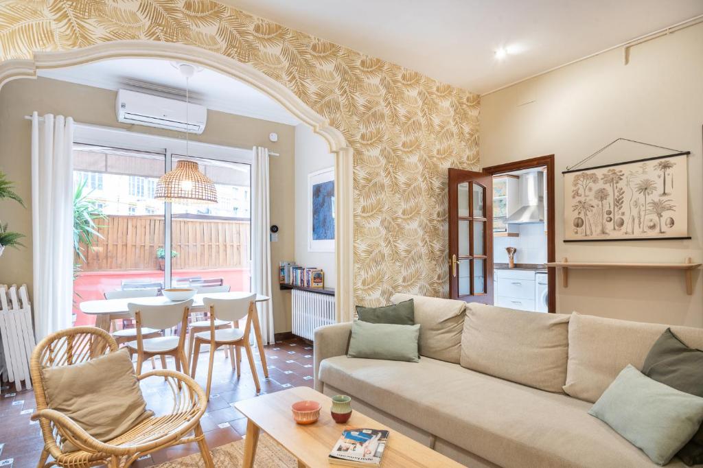 Spacious & Sunny Apartment with Terrace in the city center - 3