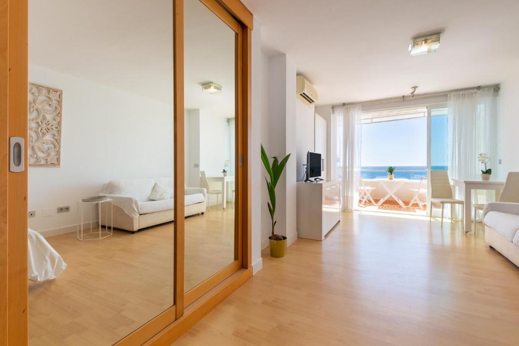 Roca Chica - Parking - Frente Playa - Terraza - Wifi - Bajondillo y Carihuela - 4