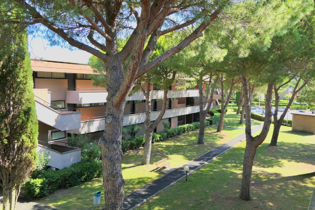 IssTravel, Holiday Homes in Marina di Bibbona from 400 to 900 meters from the sea, apartments 6 beds with private outdoor area, Marina di Bibbona